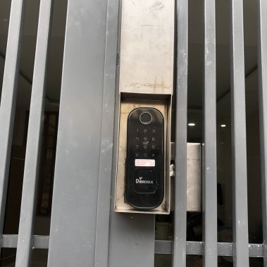 Khoá cửa cổng chống nước DEMAX SL603WP-APP WIFI