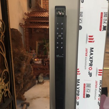 Khóa cửa nhôm xingfa nhận diện khuôn mặt Face ID 3D Demax EL902 BL APP WIFI (Màu đen)