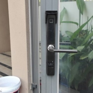 Khoá vân tay cửa nhôm, cửa đố nhỏ Laffer XF18