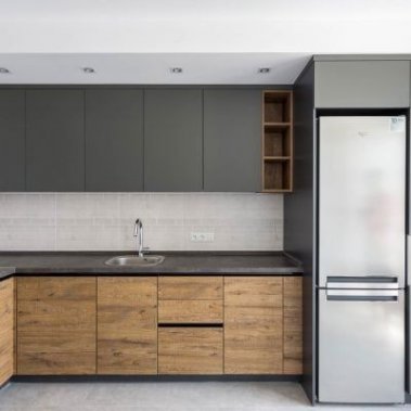 Tủ bếp chữ L, cánh Acrylic bóng gương