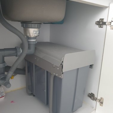 THÙNG RÁC GẮN CÁNH ÂM TỦ BL300 – EUROGOLD