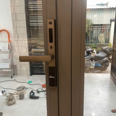 Khóa Thông Minh Cửa Nhôm Demax EL599 LUX AG - Mở Vân Tay, Chống Nước - Công nghệ Đức