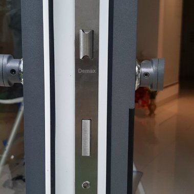 Khóa thông minh DEMAX SL102 cho cửa nhôm, cửa sắt, inox, xingfa, cửa nhựa
