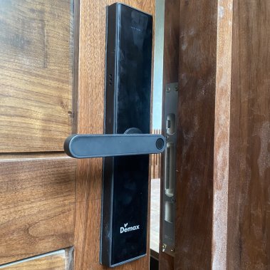 Khóa vân tay thông minh DEMAX SL630 BL