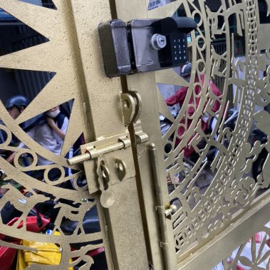 Khóa cổng vân tay Laffer A12 - app TTLock 2 mặt