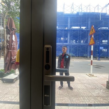 Khóa cửa nhôm xingfa chống nước Demax EL606 AG App Wifi