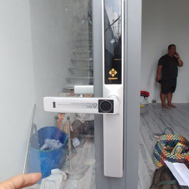 Khóa vân tay chống nước cửa nhôm xingfa, cửa sắt HUBERT HB CN68 Silver Gray