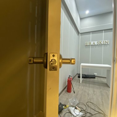 Khóa vân tay cửa phòng DEMAX SL108 SV