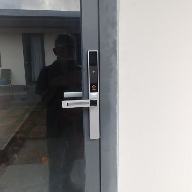 Khóa vân tay chống nước cửa nhôm xingfa, cửa sắt HUBERT HB CN68 Silver Gray