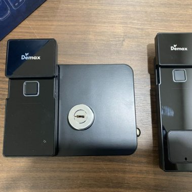 Khoá vân tay cửa cổng chống nước DEMAX SL608 GB APP