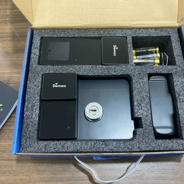 Khoá vân tay cửa cổng chống nước DEMAX SL608 GB APP