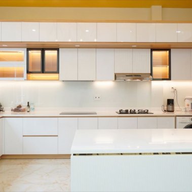 TỦ BẾP 06 - GỖ AN CƯỜNG TONE TRẮNG PHỐI VÂN GỖ