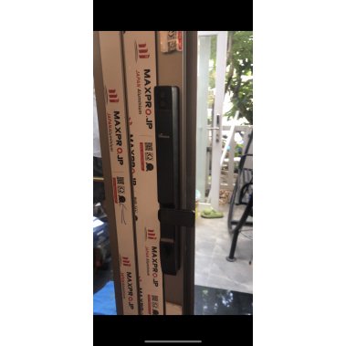 Khóa cửa nhôm xingfa nhận diện khuôn mặt Face ID 3D Demax EL902 BL APP WIFI (Màu đen)